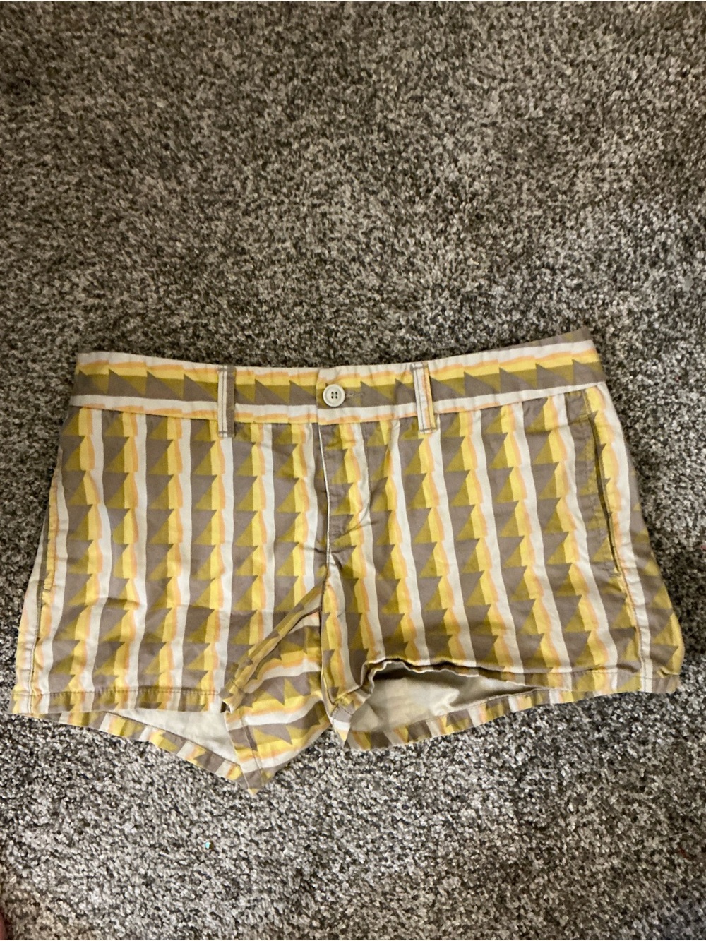 GAP Hadley Women's Size 4 Yellow Khaki Geometric Triangle Chino Shorts
